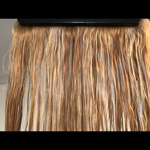 Blonde halo hair in beautiful case and hanger Wash nice Only used blue shampoo